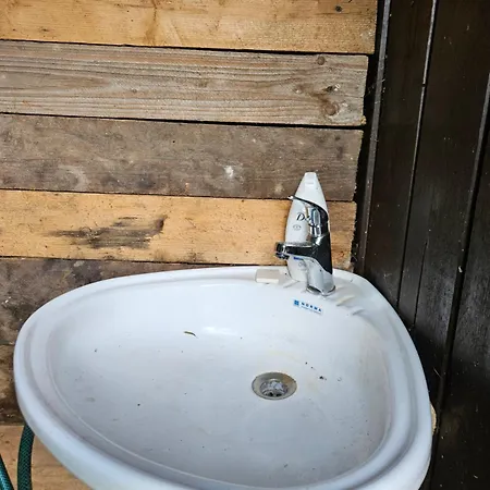 אתר קמפינג Bed In Bus